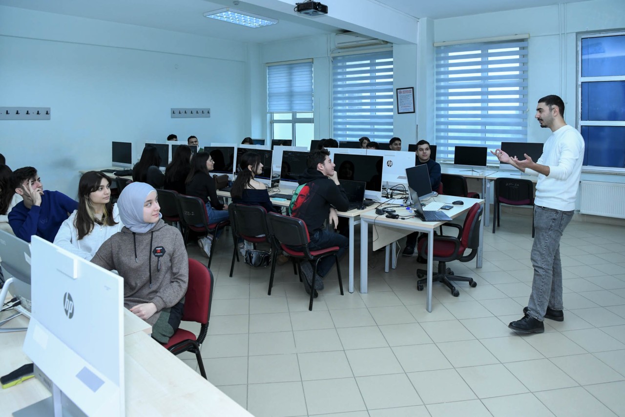 BMU-da növbəti BoostCamp çərçivəsində təlimlər keçirilir - FOTOLAR